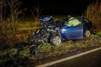 Weil der Stadt:Ueberholvorgang endet mit fuenf Schwerverletzten